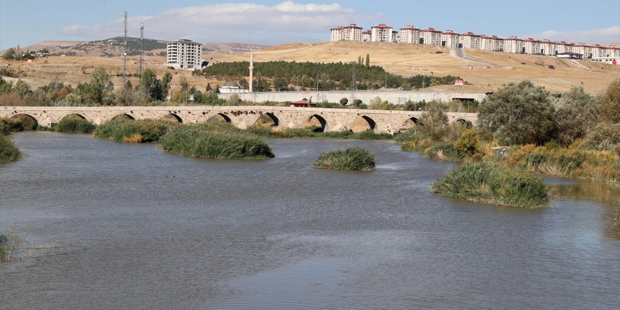 Kuraklık Nedeniyle Kızılırmak'ın Debisi Son 4 Yılın En Düşük Seviyesine Geriledi