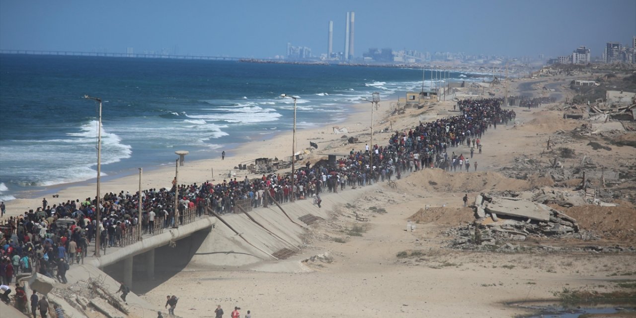 Gazze'de Ateşkesin Yürürlüğe Girmesiyle Binlerce Filistinli Kuzeydeki Evlerine Dönmeye Başladı