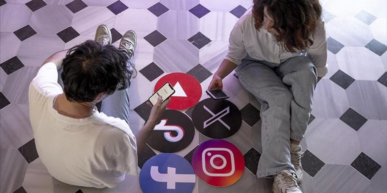 Sosyal Medyadaki "Muhteşem Hayatlar" Gençlerde Yetersizlik Hissini Tetikliyor