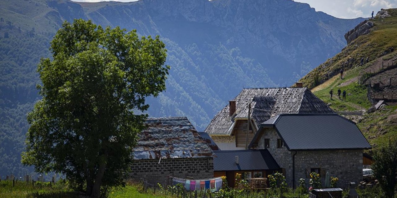 Bosna Hersek'te Teknolojiden Uzak, Doğasıyla Öne Çıkan Dağ Köyü: Lukomir