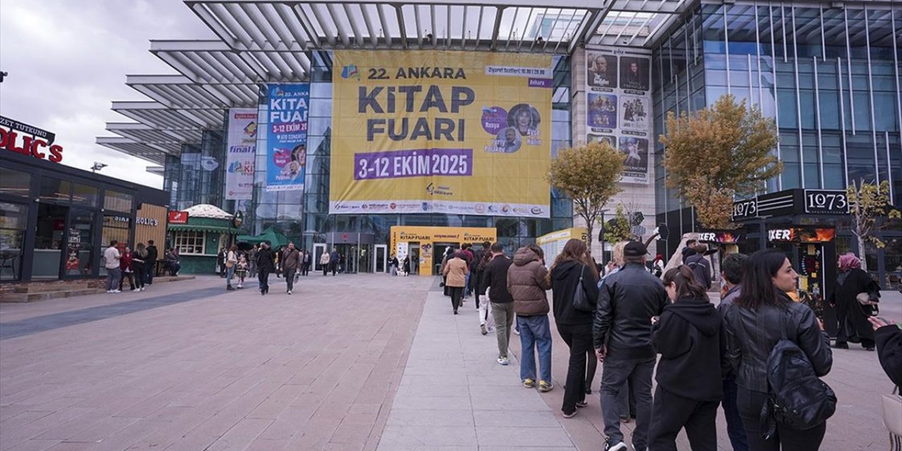 22. Ankara Kitap Fuarı'nda Ziyaretçi Yoğunluğu Yaşandı