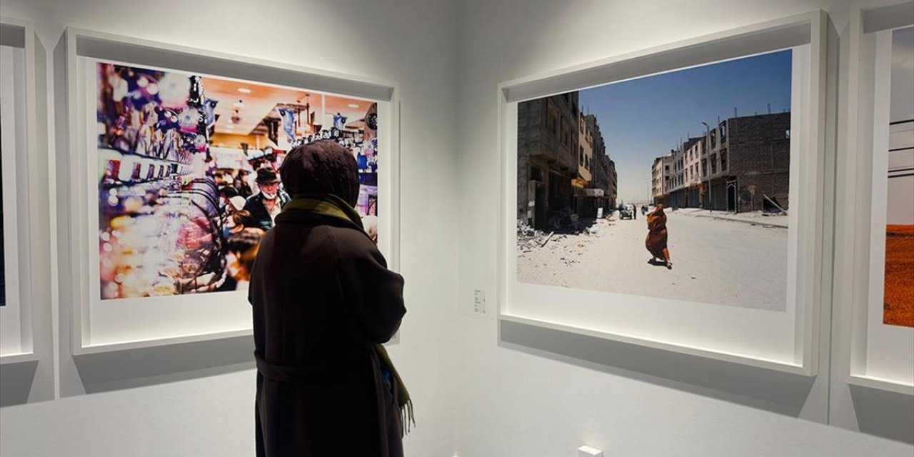 Zeki Demirkubuz, Yeni Sergisindeki Fotoğraflarla Yalnızlığını İzini Sürüyor