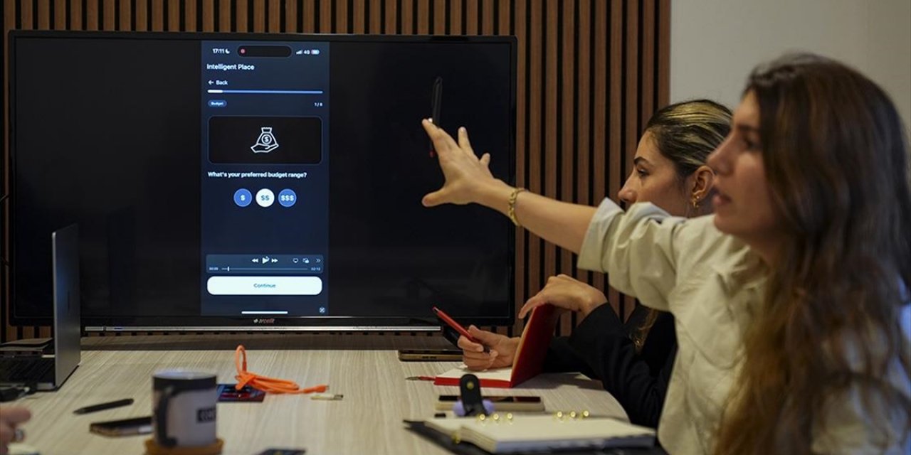 İzmirli Girişimciler Saniyeler İçinde Mekan Tasarımı Yapabilen Mobil Uygulama Geliştirdi