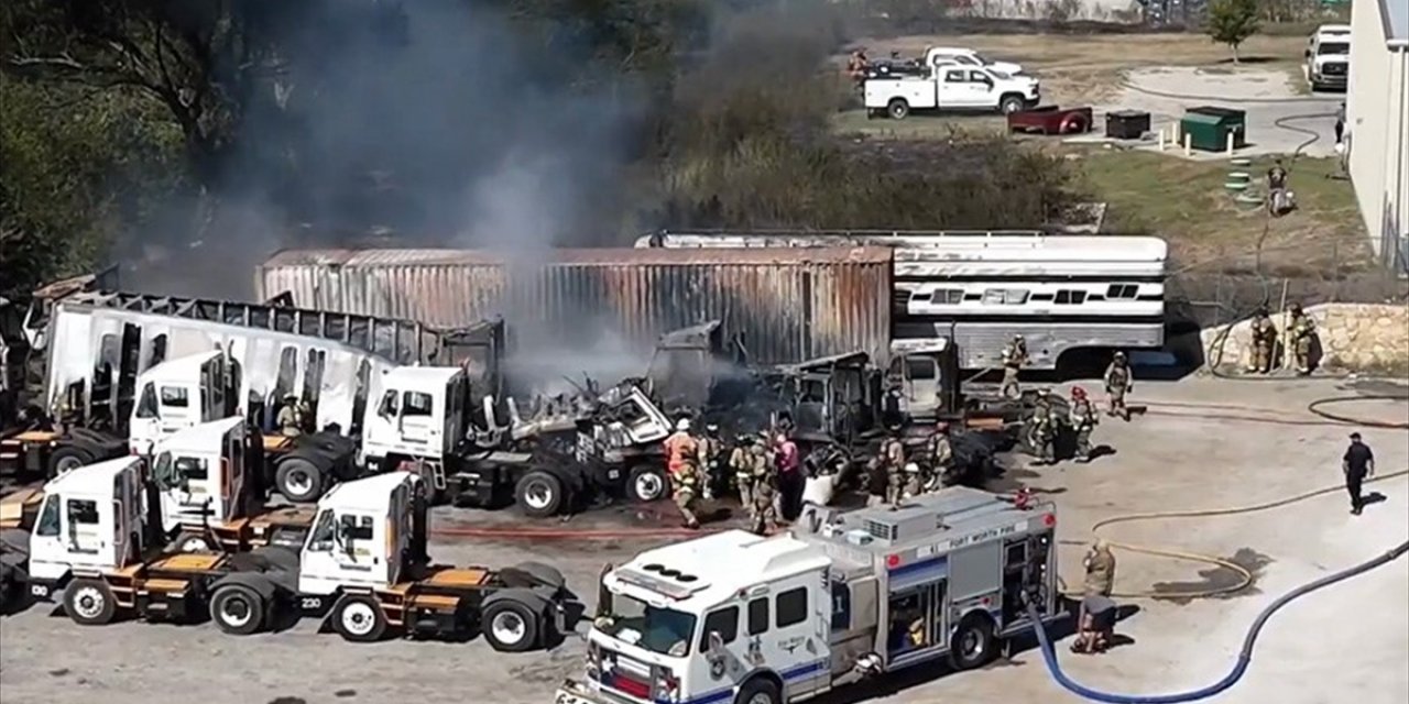 ABD'nin Texas Eyaletinde Uçağın Düşmesi Sonucu 2 Kişi Hayatını Kaybetti