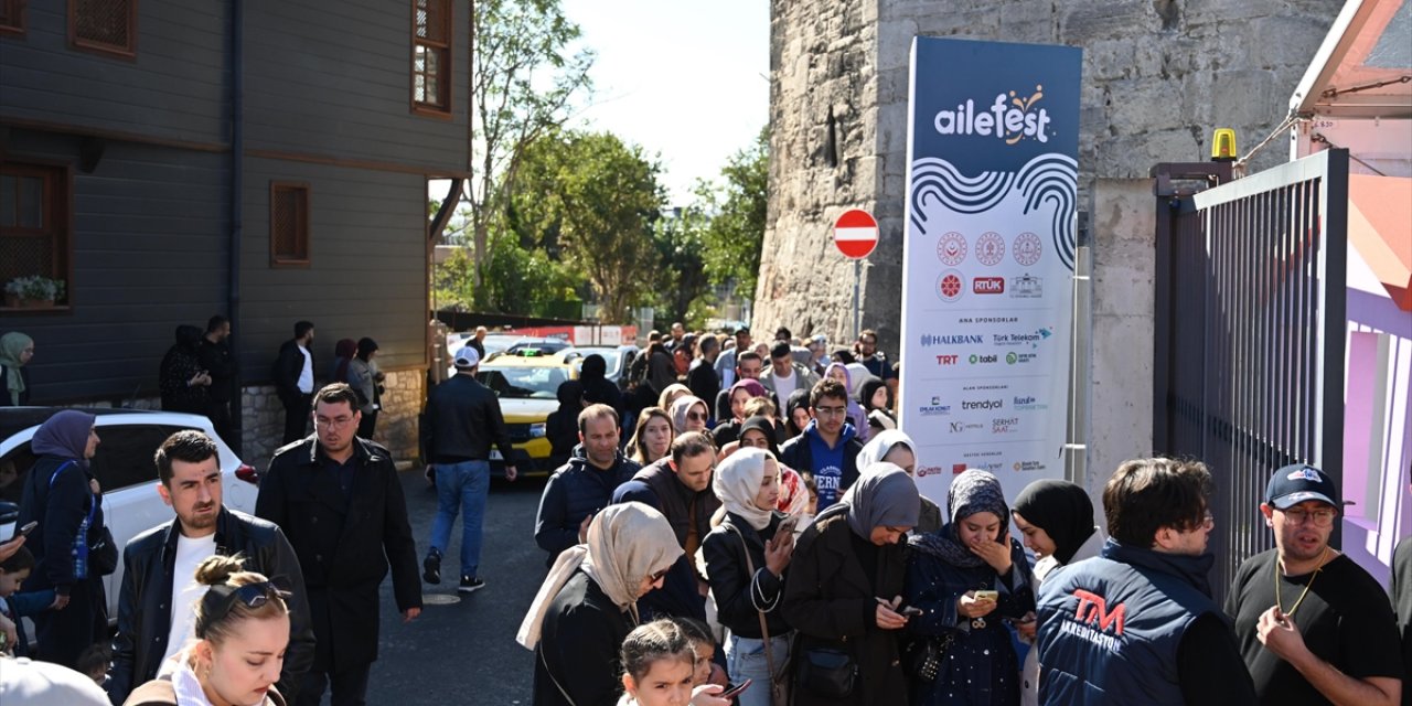 Yedikule Hisarı'ndaki "Aile Festivali" 180 Bini Aşkın Ziyaretçiyi Ağırladı