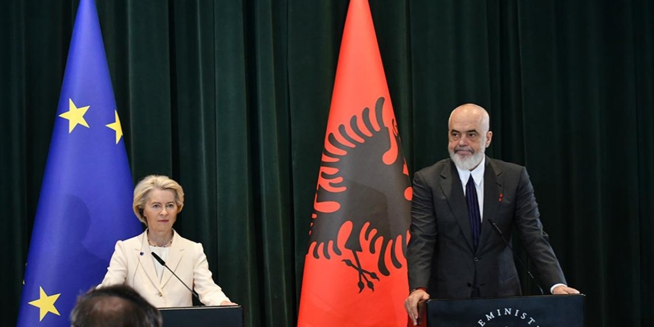 AB Komisyonu Başkanı Von Der Leyen, Arnavutluk'un AB'ye Üyelik İçin Doğru Yolda Olduğunu Belirtti