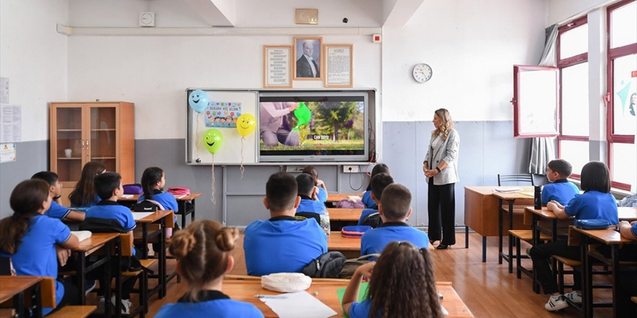 MEB'in Okul Kıyafeti Kararından Öğretmen ve Veliler Memnun