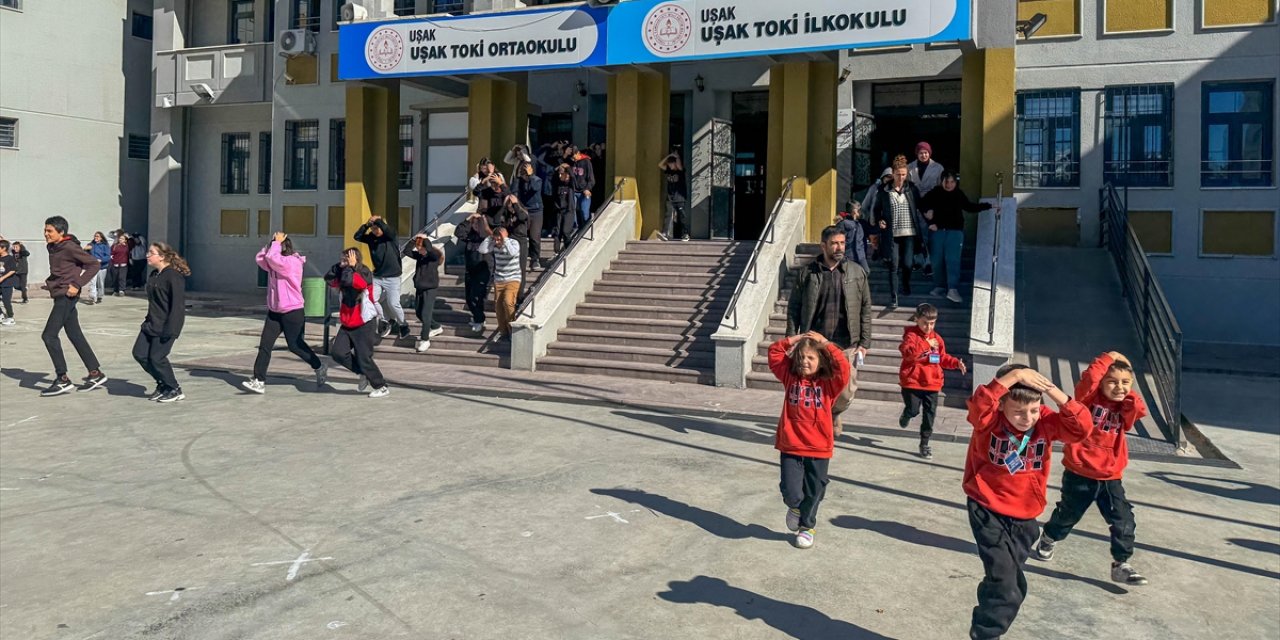 MEB'den Afetlere Karşı Okullarda Eş Zamanlı Tahliye Tatbikatı