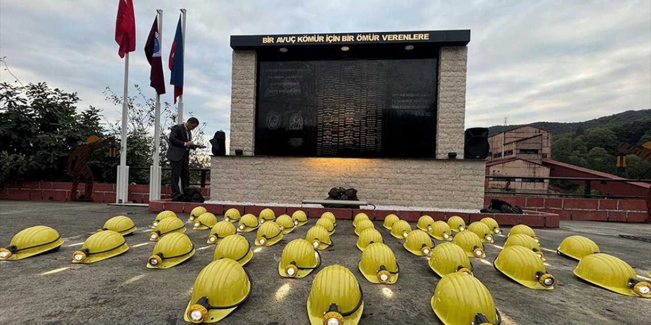 Amasra'daki Patlamada Hayatını Kaybeden 43 Madenci Anıldı