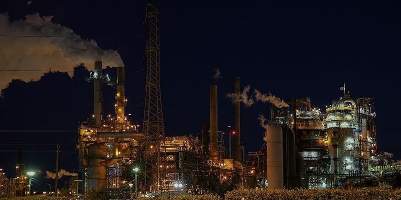 Uluslararası Enerji Ajansı, Küresel Petrol Talebi Artış Öngörüsünü Düşürdü