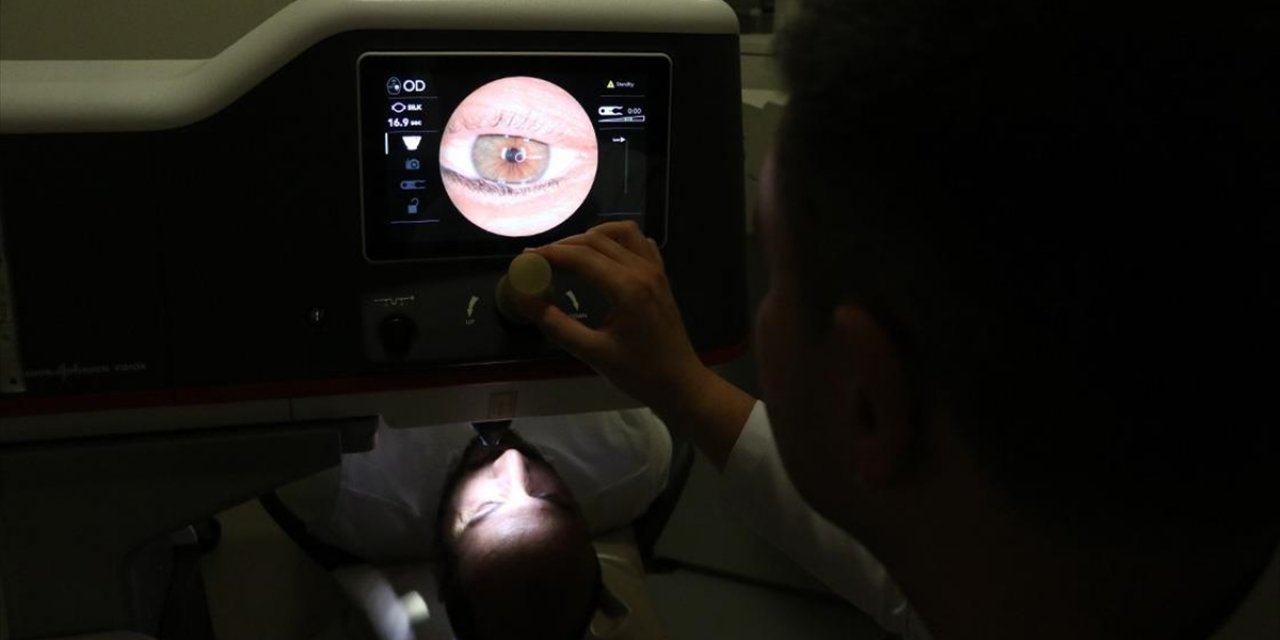 Kayseri Şehir Hastanesi'nde Uygulanan 3. Nesil Lazer Tedavisiyle Gözlükten Kurtuluyorlar