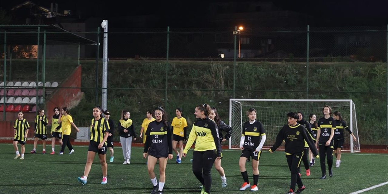 Edirne'nin Tek Kadın Futbol Takımı Yeni Sezona Şampiyonluk Hedefiyle Hazırlanıyor
