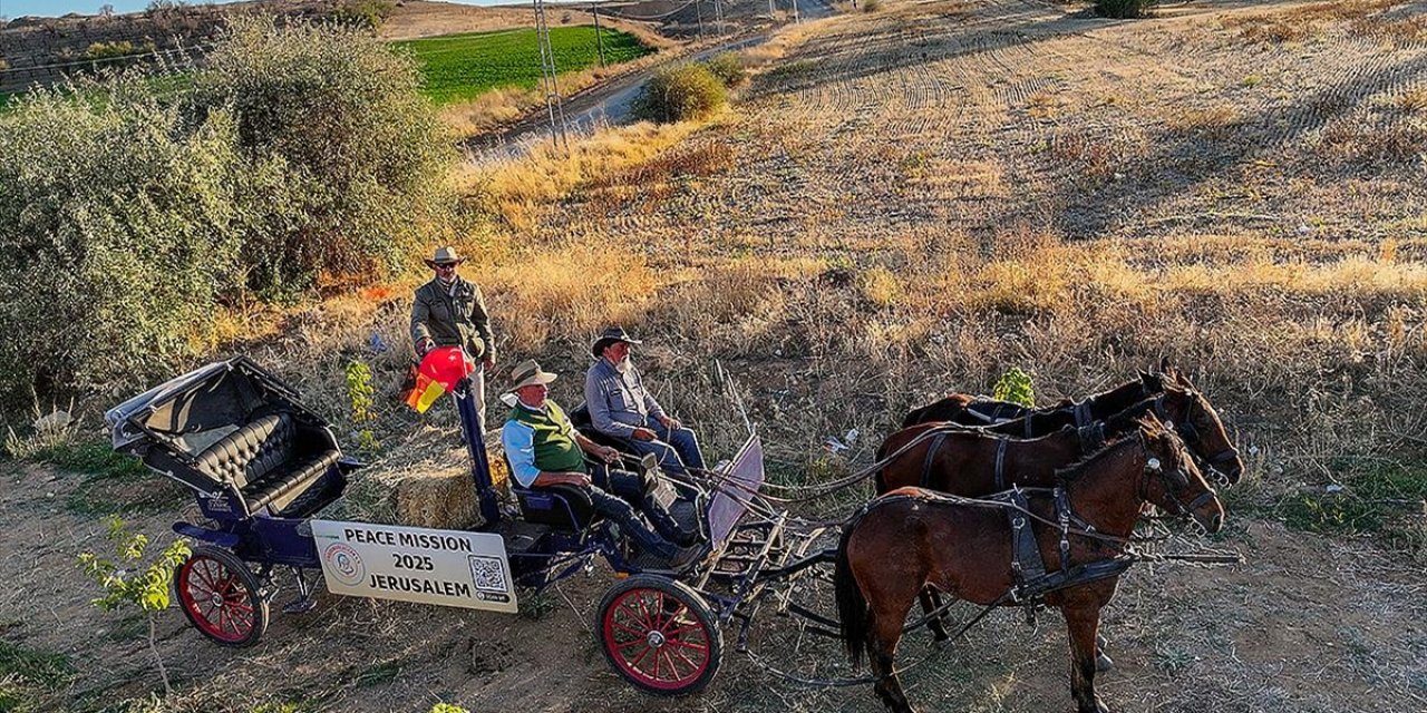 Almanya'dan Kudüs'e Faytonla Giden Aktivistler Gazze'deki Ateşkesten Mutlu