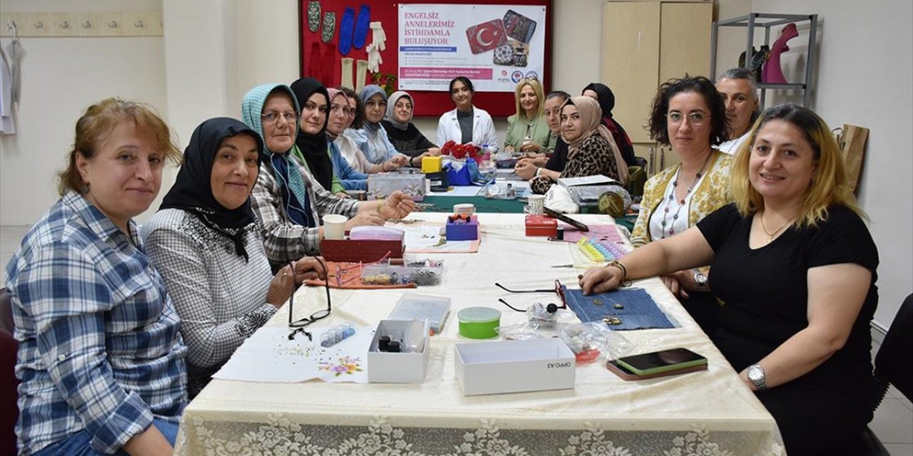 Özel Gereksinimli Bireylerin Anneleri Takı Tasarımının İnceliklerini Öğreniyor