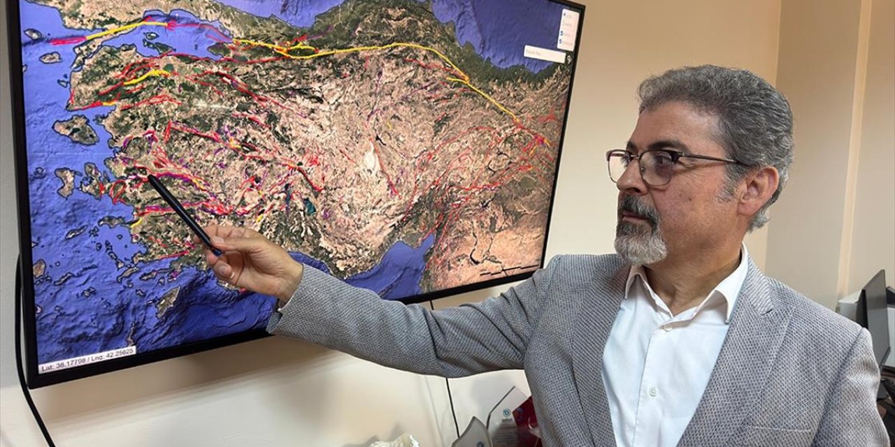 Prof. Dr. Sözbilir, İzmir ve Batı Anadolu'daki Sismik Hareketliliği Değerlendirdi