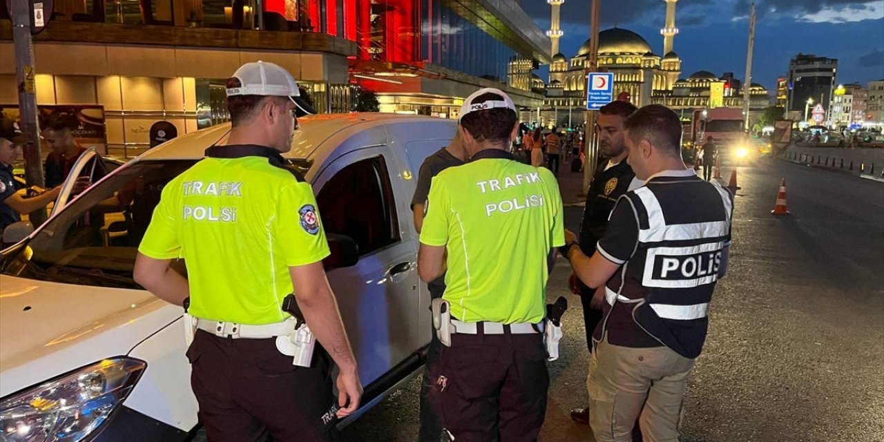 İstanbul'da "Huzur İstanbul" Uygulamasında 1078 Kişi Gözaltına Alındı