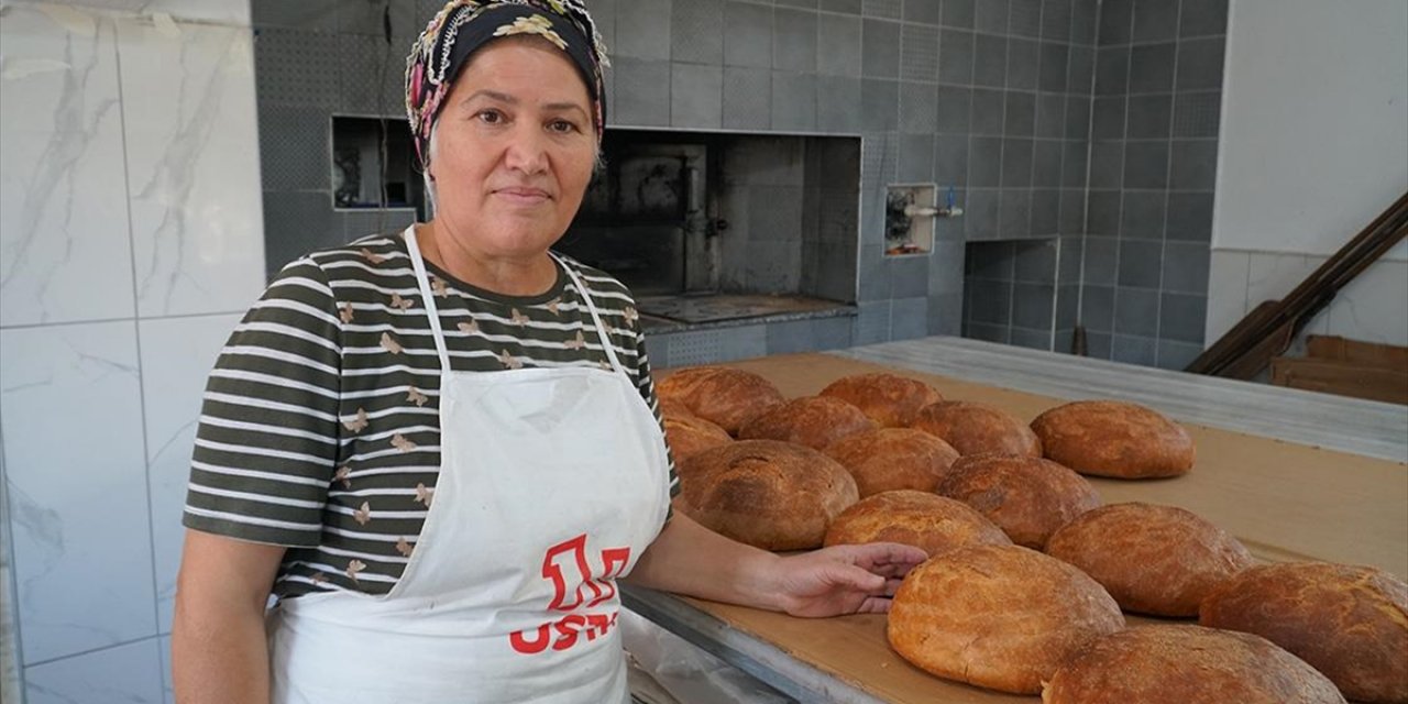 Kadın Girişimci Evinin Alt Katında Açtığı Fırında Köyünün Geleneksel Ekmeğini Üretiyor