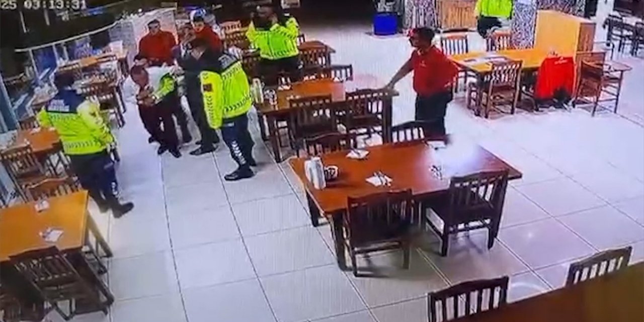 Jandarma, Bolu'da Nefes Borusuna Yiyecek Kaçan Kişiyi Heimlich Manevrasıyla Kurtardı