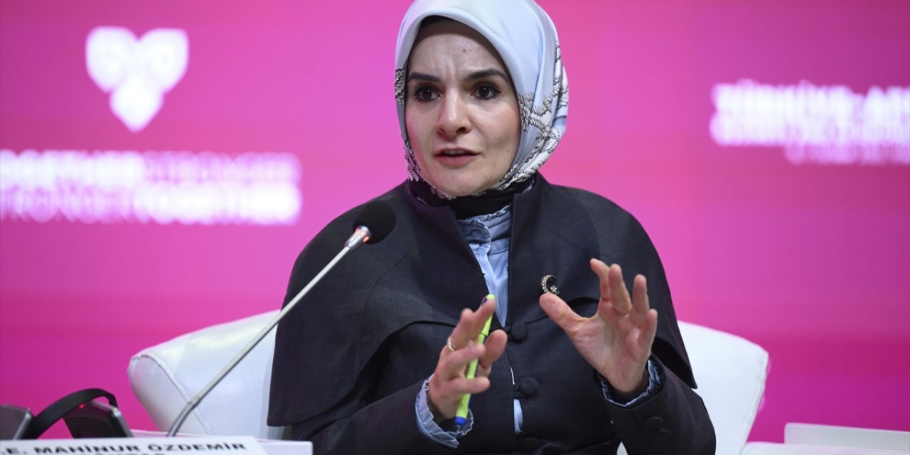 Bakan Göktaş: Türkiye'de Kadınların İş Hayatındaki Yeri Yüzde 27'den Yüzde 36'ya Kadar Çıktı