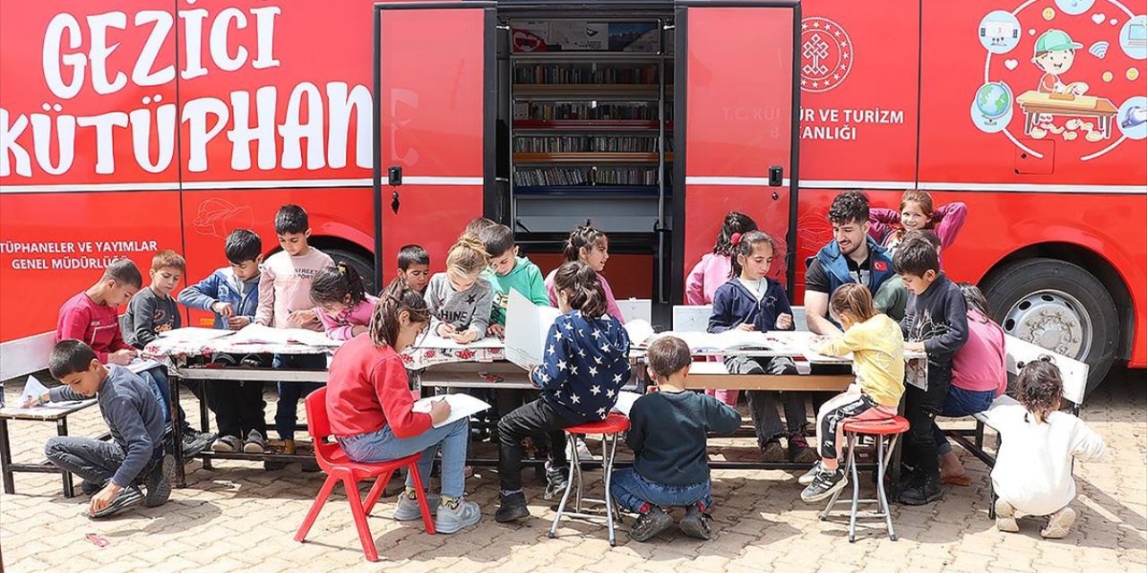 Gezici Kütüphaneler Yılda 250 Bin Kilometre Yol Katederek 1057 Noktaya Ulaştı