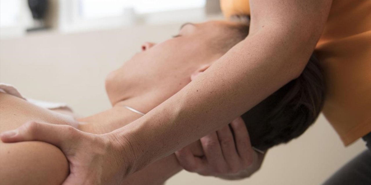 Ehliyetsiz Kişilerce Yapılan Boyun Masajları Gençlerde İnme Sebebi