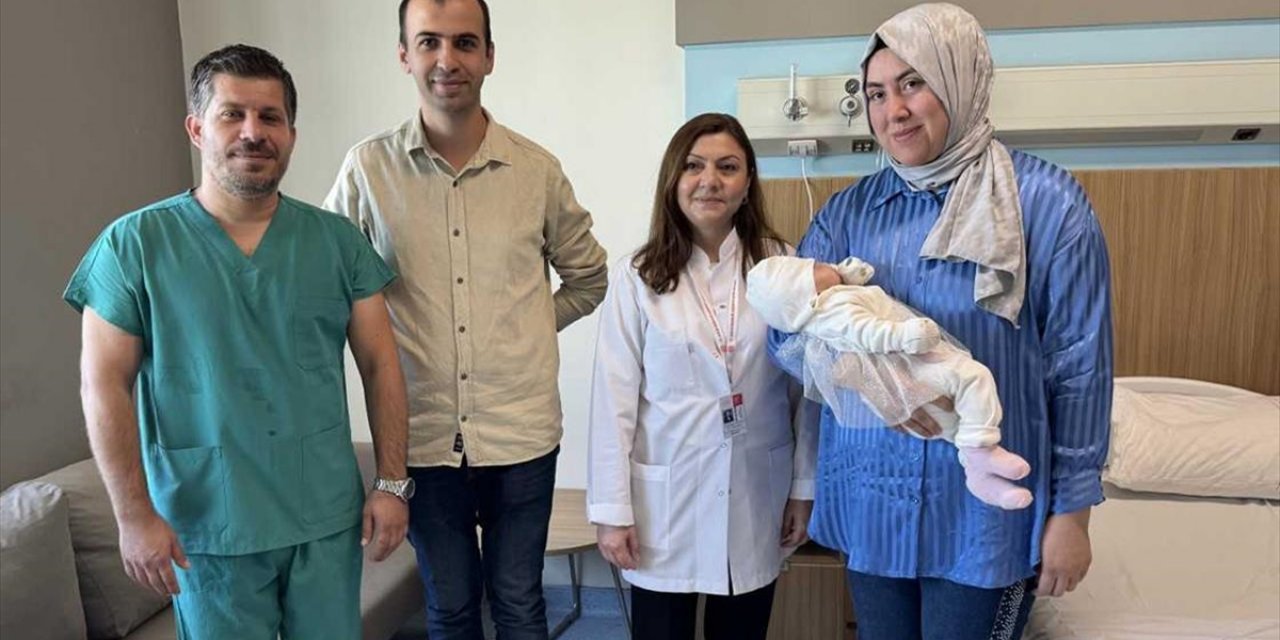 Doğuştan Göğüs Kemiği Bulunmayan Eylül Bebeğe Kıkırdak Dokusundan "İman Tahtası" Yapıldı