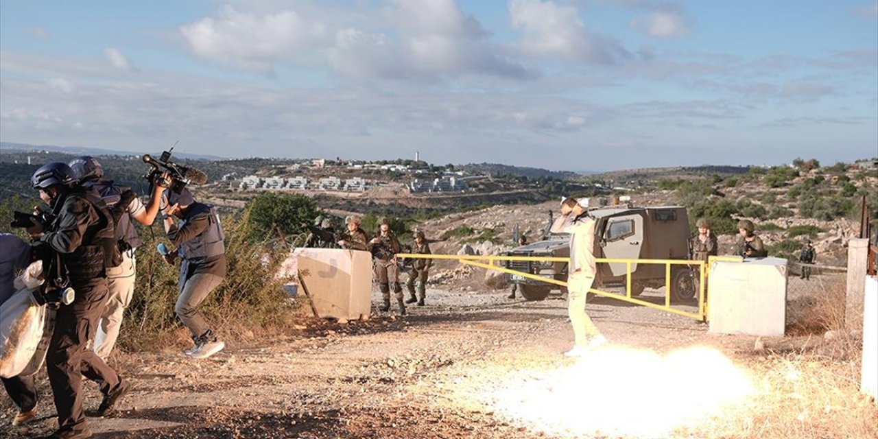 İsrail Askerleri İşgal Altındaki Batı Şeria’da Zeytin Toplayan Filistinli Çiftçilere Ateş Açtı