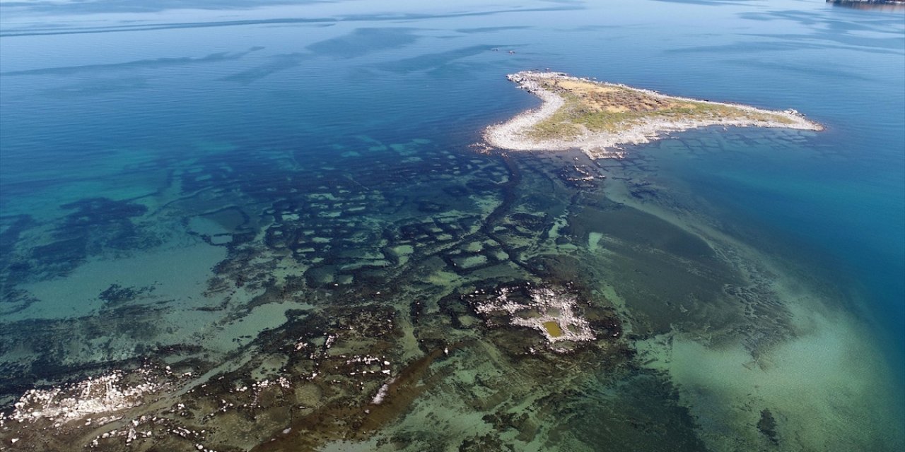 Sıcak Hava ve Kuraklık Van Gölü'nde Buharlaşmayı Artırdı