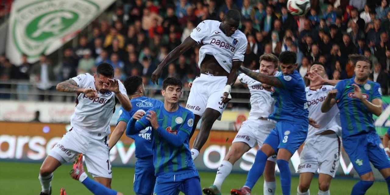 Trabzonspor, Deplasmanda Çaykur Rizespor'u 2-1 Yendi
