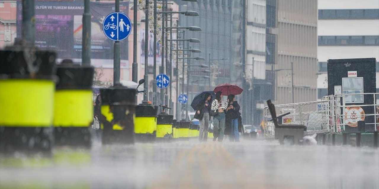 İzmir'de Sağanak Etkili Oldu