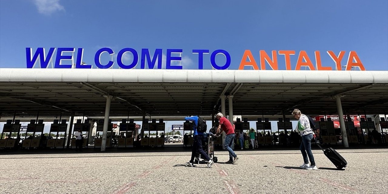 Antalya Havalimanı'na 77 Metre Yüksekliğinde Yeni Kule