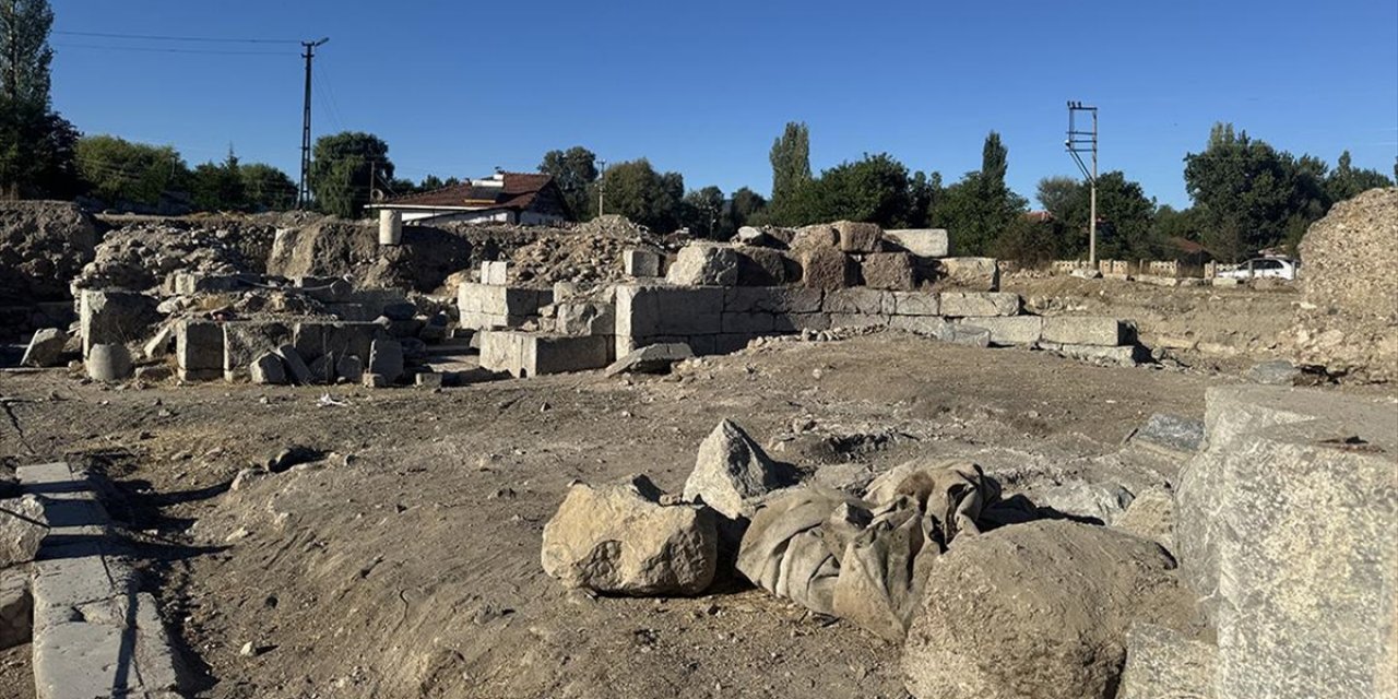 Tokat'taki Sebastapolis Antik Kenti'nde Sürdürülen Kazı Çalışmalarında Üç Yazıt Bulundu