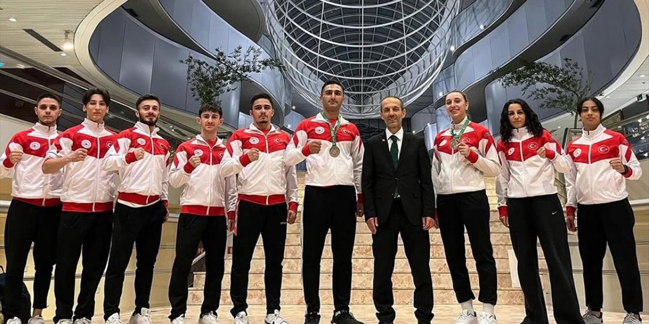 Çin'de Şampiyon Olan Kung Fu Milli Takımı Yurda Döndü