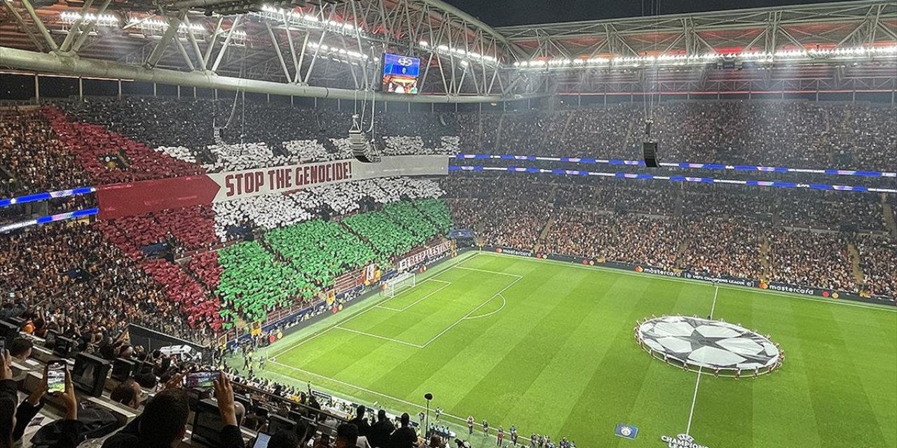 Galatasaray Taraftarından Filistin'e Destek Koreografisi