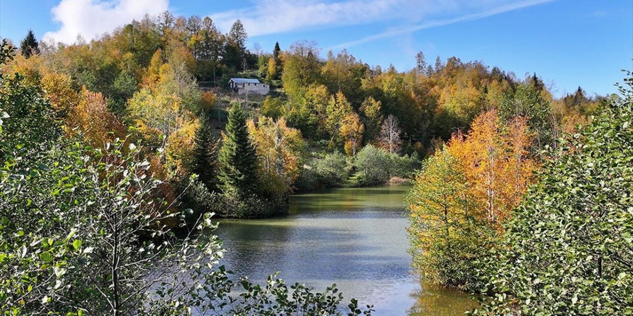 Trabzon'daki Taşlıyatak Yaylası Ziyaretçilerini Sonbahar Renkleriyle Karşılıyor