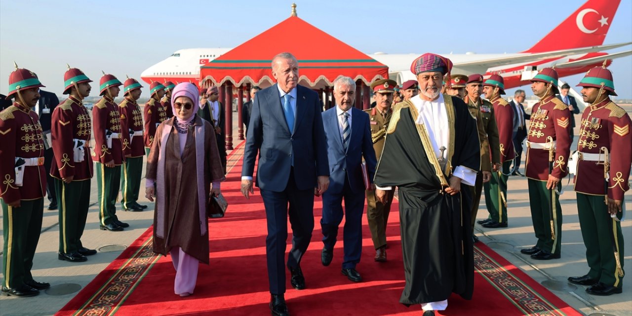 Cumhurbaşkanı Erdoğan, Umman'da Resmi Törenle Karşılandı