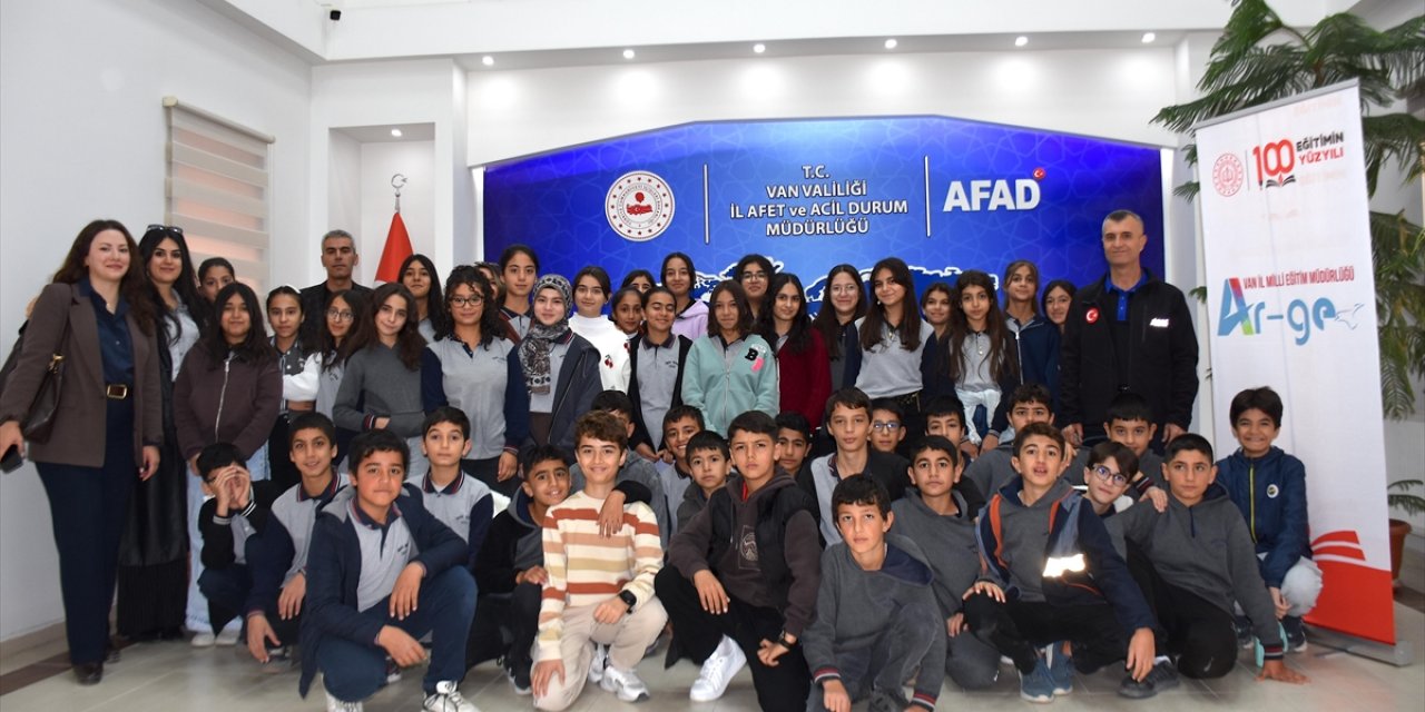 Afad Ekipleri Eğitimlerle Öğrencilere Afet Bilinci Aşılıyor