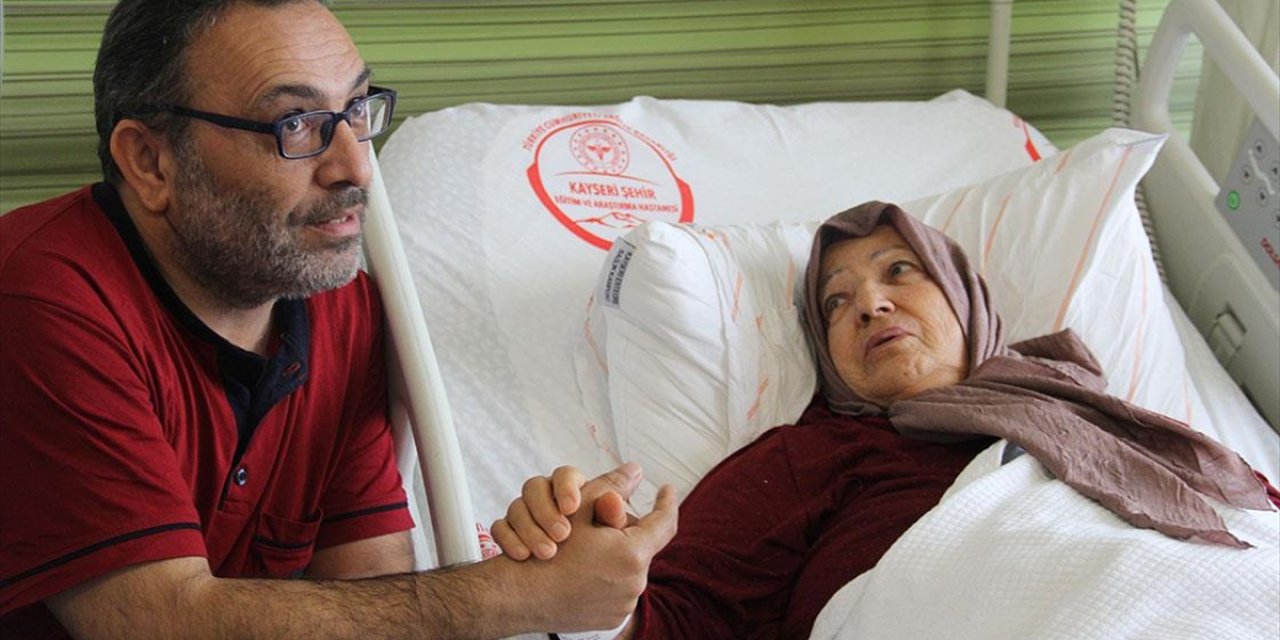 5 Gün Arayla Kalp Krizi Geçiren Anne Ve Oğlu Aynı Gün Yapılan Anjiyoyla Sağlığına Kavuştu