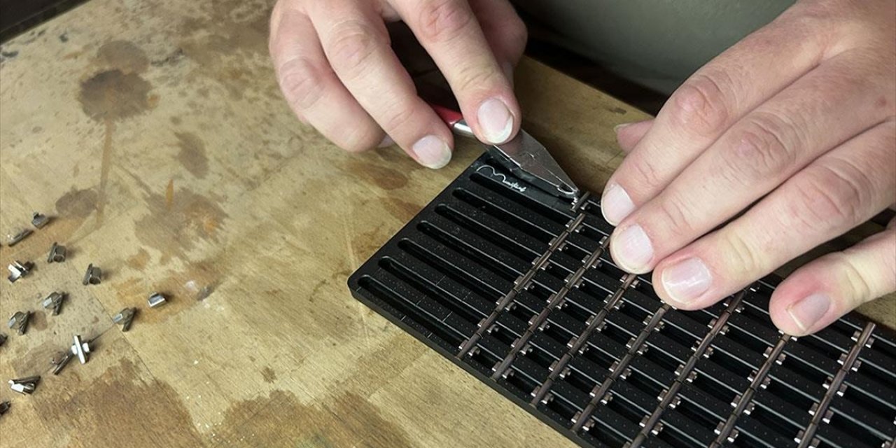 İTÜ'de Tasarlanan Ayarlanabilir Mikrotonal Gitar, Dünya Yıldızlarının Konserlerinde Kullanılıyor