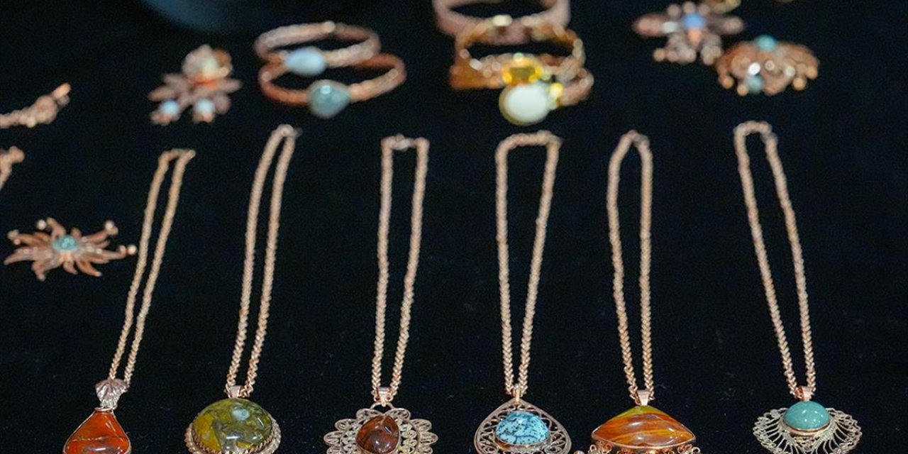 Elektrik Tesisatının Eskiyen Bakır Kabloları "Sıfır Atık" Temasıyla Değerli Takılara Dönüştü