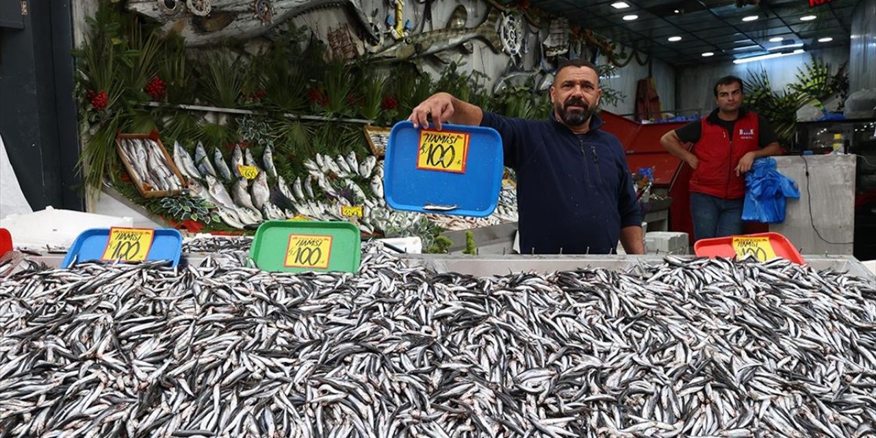 Karadeniz'de Hamsi Bolluğu Tezgahlara Yansıdı