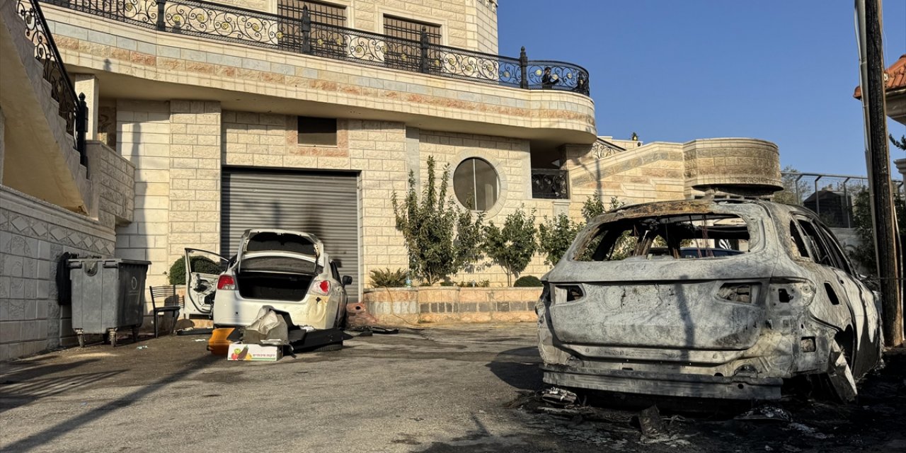 Filistin Topraklarını Gasbeden İsrailliler, Batı Şeria'da Filistinlilere Ait 3 Aracı Yaktı