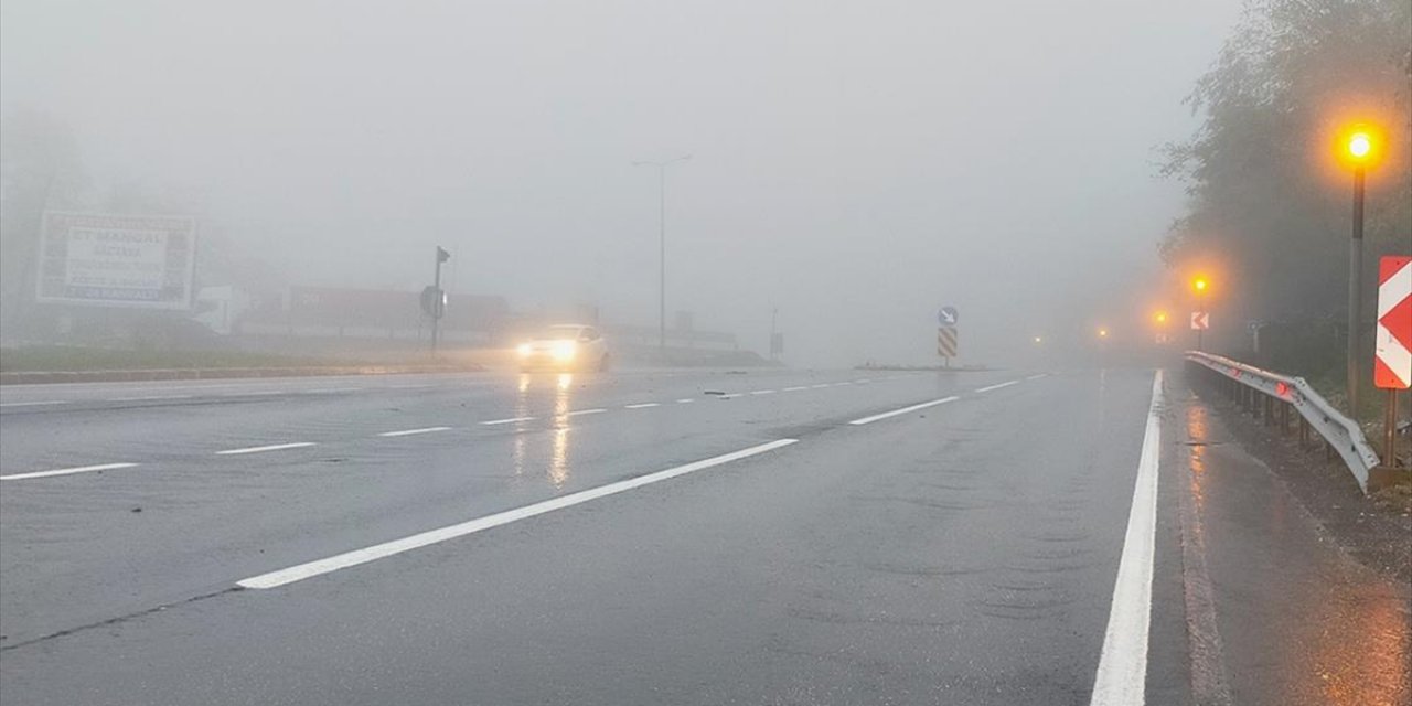 Bolu Dağı'nda Sağanak Ve Sis Görüş Mesafesini Düşürdü
