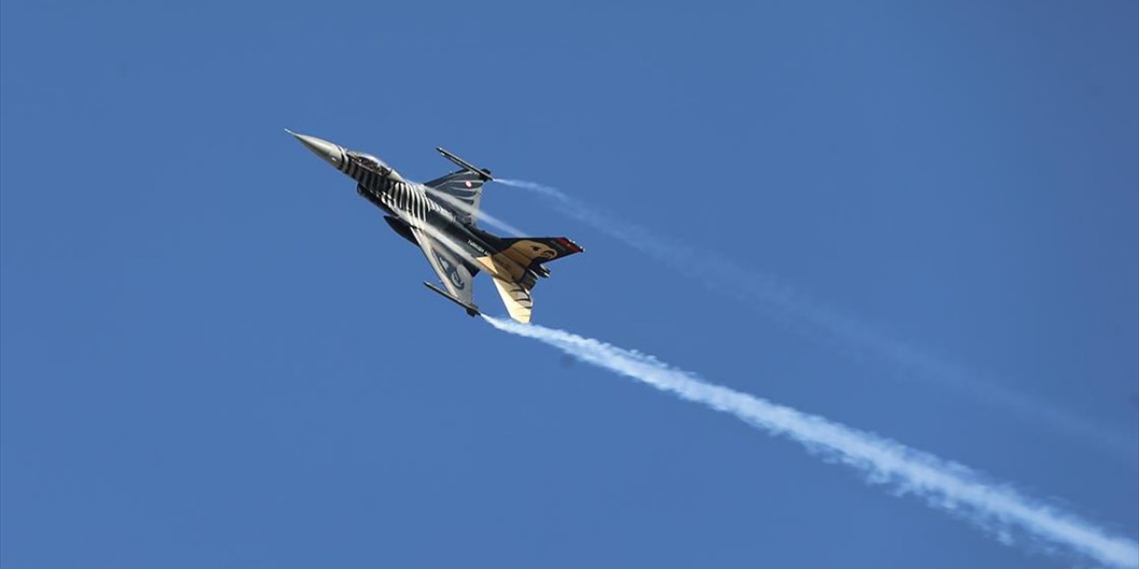 SOLOTÜRK Pamukkale'de Gösteri Uçuşu Yaptı