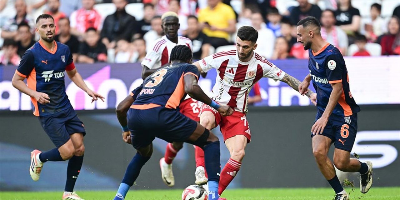 Rams Başakşehir, Deplasmanda Hesap.com Antalyaspor'u 4-0 Yendi