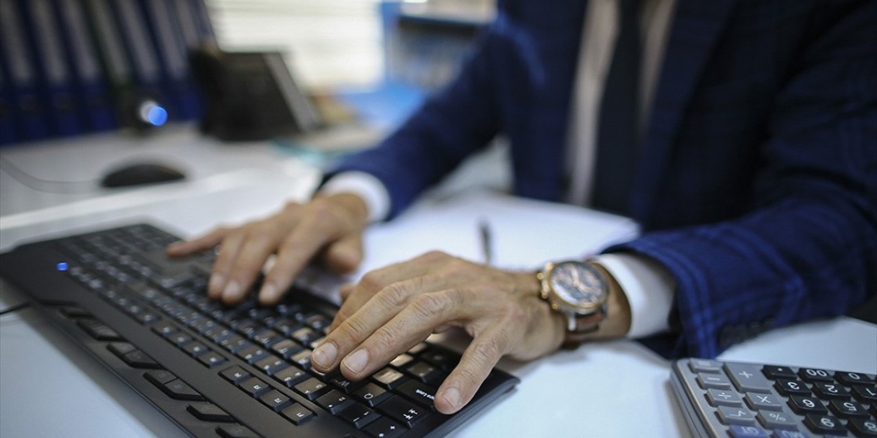 Ticaret Bakanlığı 15 Müfettiş Yardımcısı, Tüik 10 Sözleşmeli Bilişim Personeli Alacak