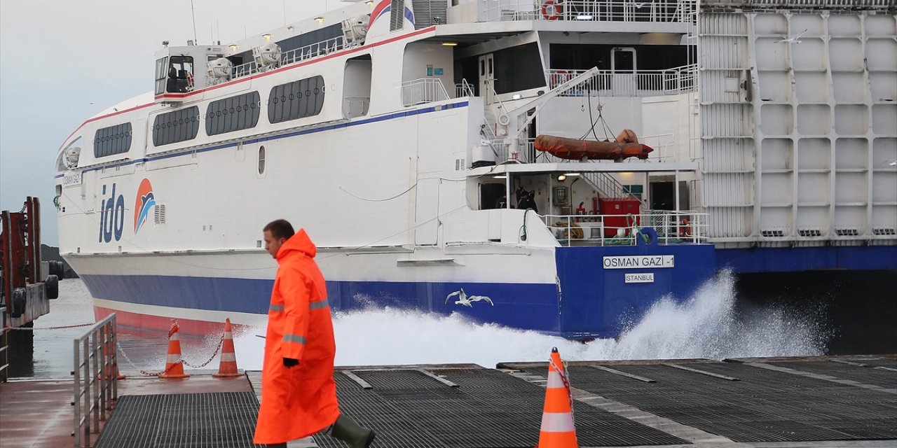 İstanbul'da Olumsuz Hava Koşulları Nedeniyle Deniz Ulaşımında Aksama