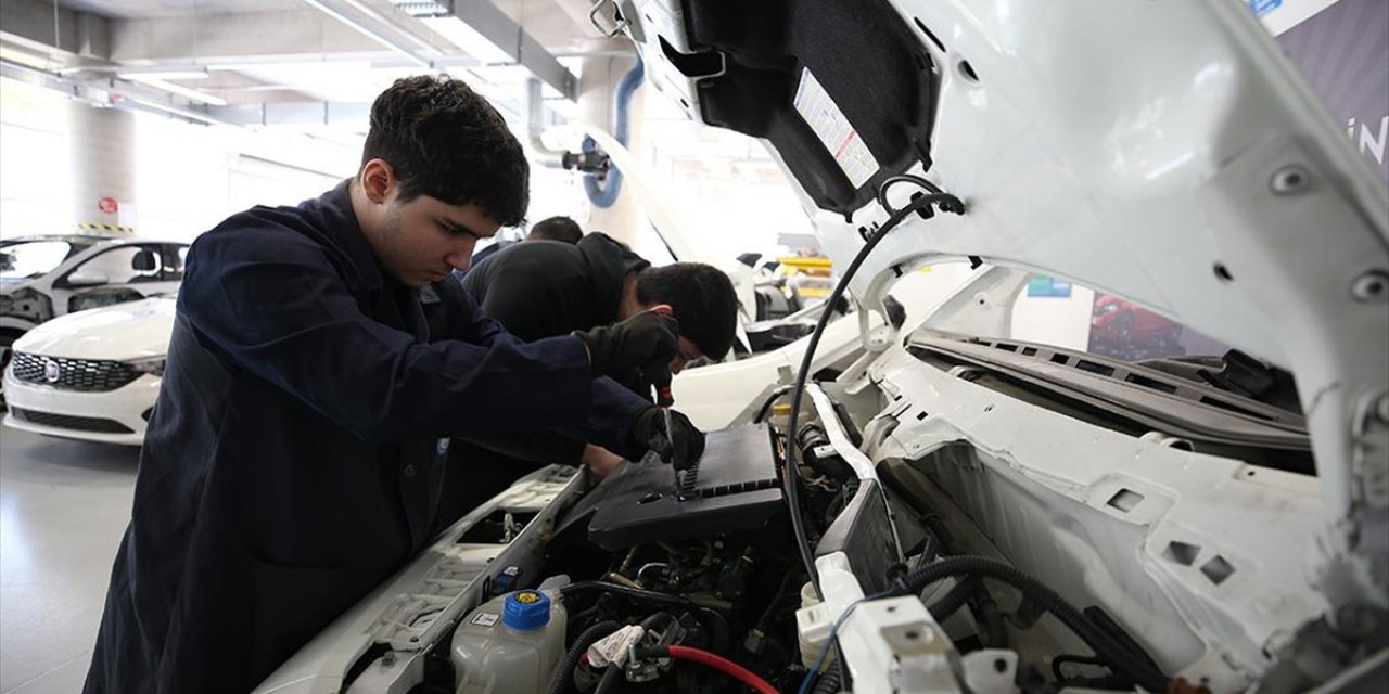 Otomotiv Sektörüne Eleman Yetiştiren Meslek Lisesi Ar-ge Çalışmalarıyla Da Öne Çıkıyor