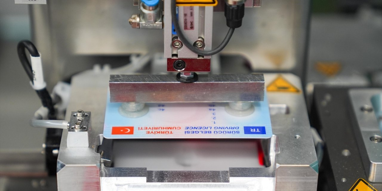 Eski Tip Ehliyetleri Yenileme Ücreti 1 Kasım'da 7 Bin 438 Liraya Yükselecek