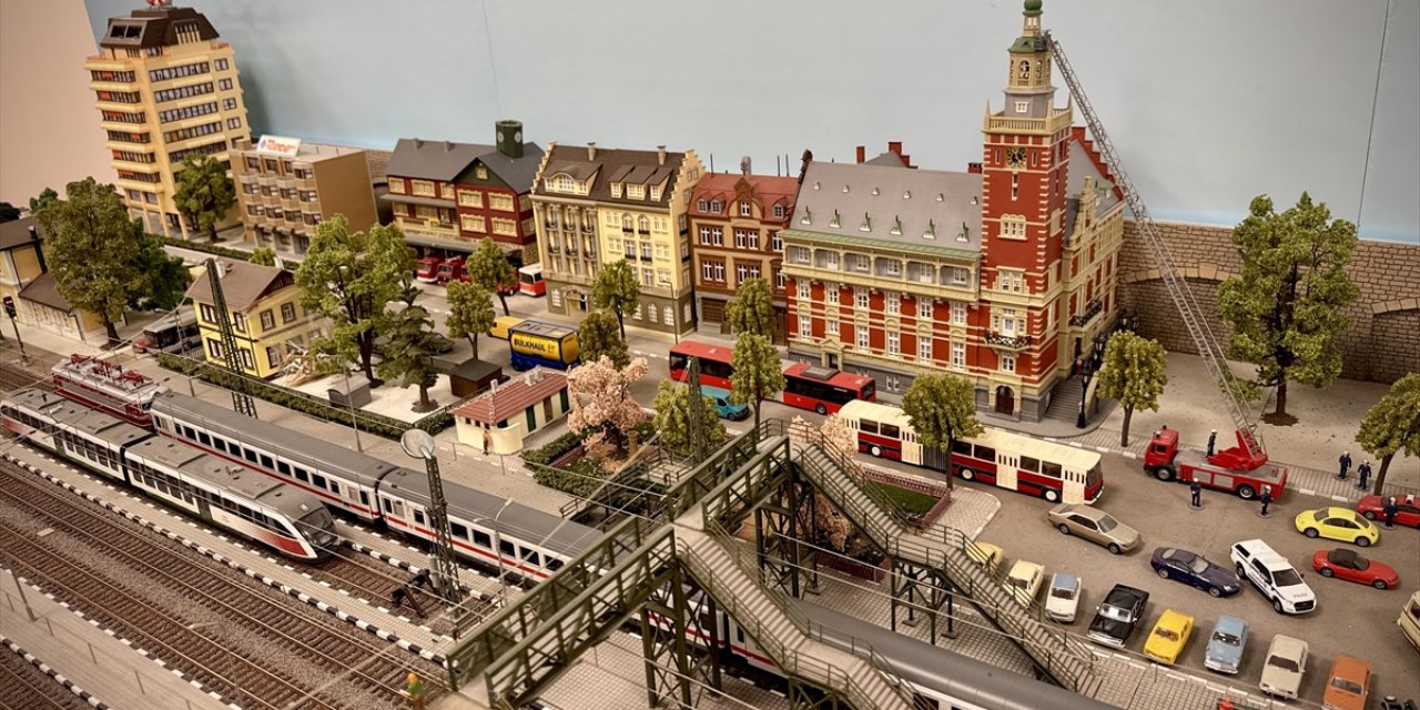 Sofya Merkez Tren Garı'ndaki "Küçük Tren Modeller" Gerçek Vagonları Gölgede Bıraktı